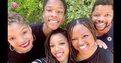 halle bailey mom